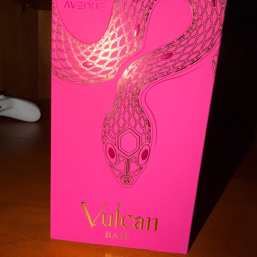 Pink and Gold Vulcan Baie Box